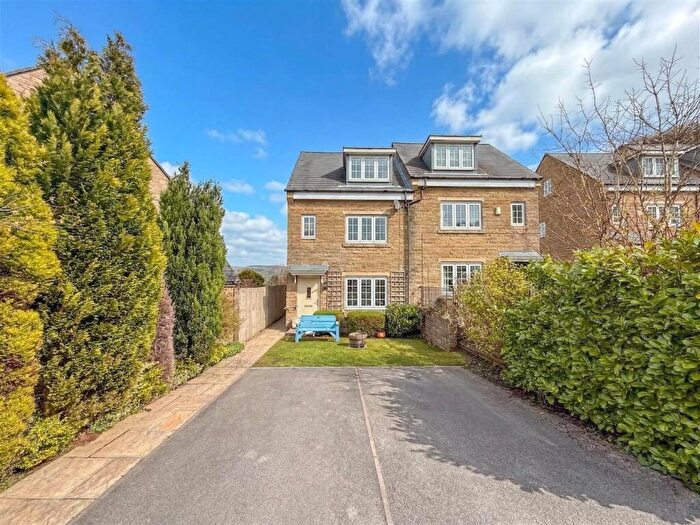 4 Bedroom Semi Detached House For Sale In Paxton Place, Buxton, SK17