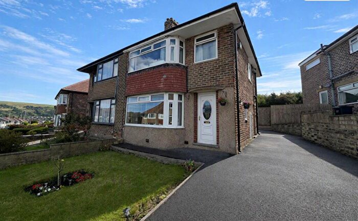 3 Bedroom Semi-Detached House For Sale In Green Park Road, Skircoat Green, Halifax, HX3