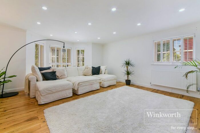 2 Bedroom Flat To Rent In Hayne Road, Beckenham, BR3