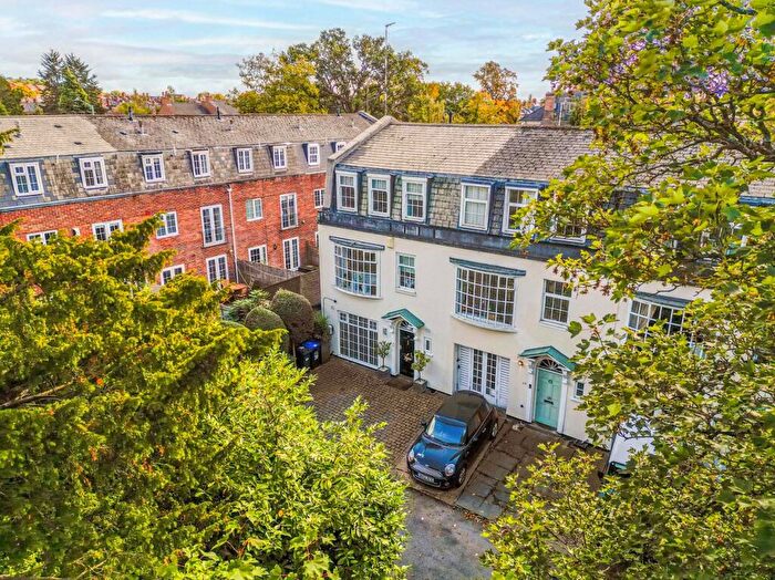 4 Bedroom End Of Terrace House For Sale In Lillington Avenue, Leamington Spa, Warwickshire, CV32