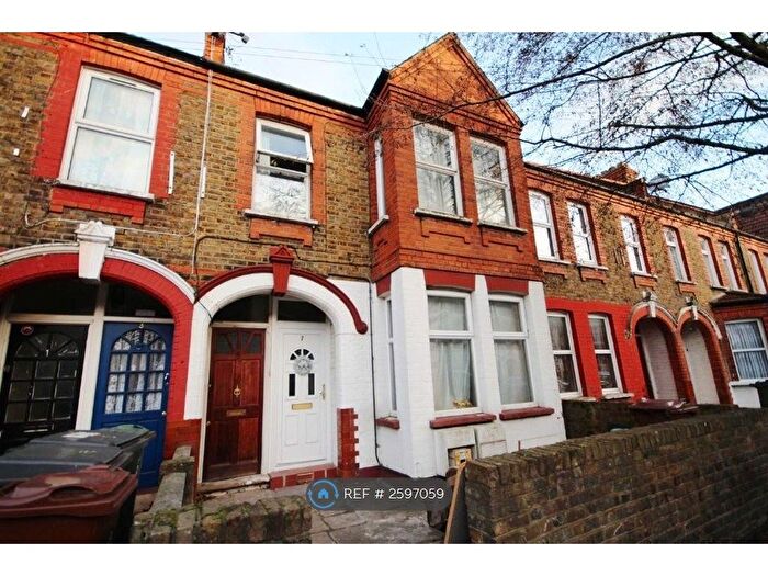 2 Bedroom Flat To Rent In Kettlebaston Road, London, E10