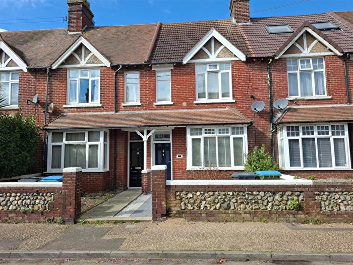 3 Bedroom Terraced House For Sale In Maxwell Road, Littlehampton, BN17