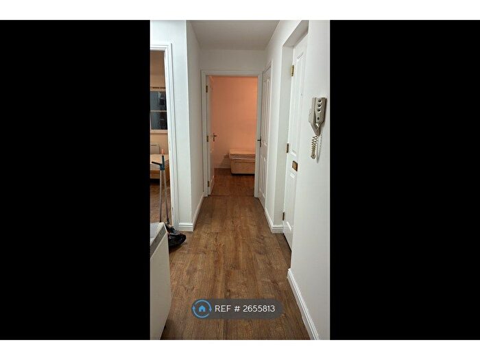 2 Bedroom Flat To Rent In Queens Crescent, Livingston, EH54