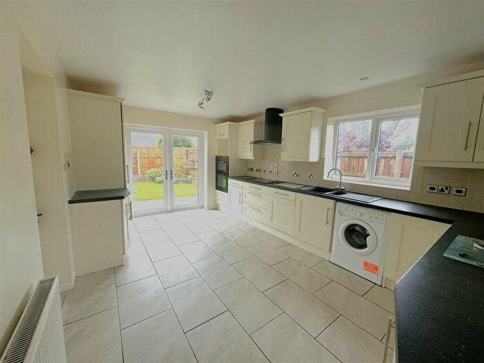 4 Bedroom Bungalow To Rent In Tilstone Close, Hough, Crewe, CW2