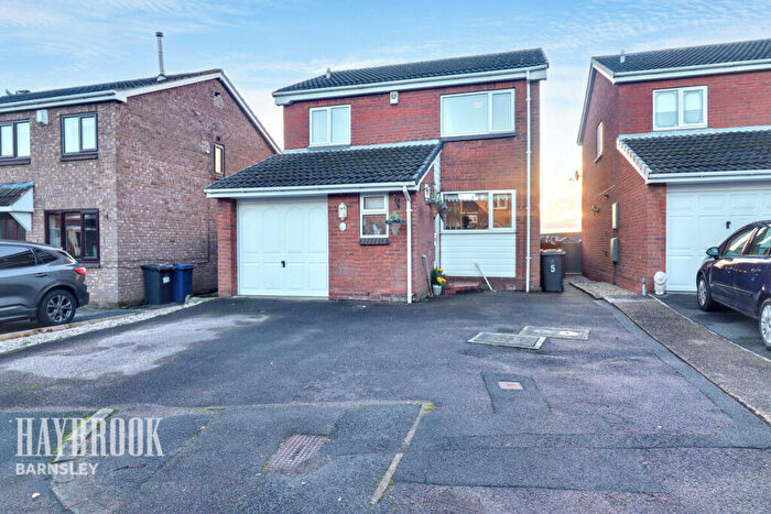 4 Bedroom Detached House For Sale In Broomhead Court, Mapplewell, S75