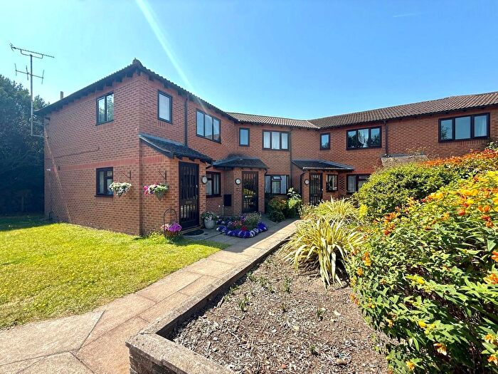 2 Bedroom Flat For Sale In Parsonage Way, Frimley, Camberley, Surrey, GU16