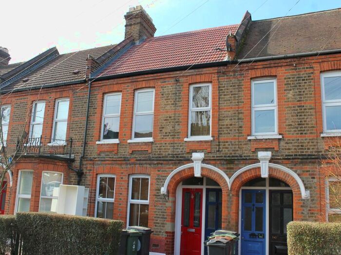 2 Bedroom Flat To Rent In Edward Road, Walthamstow, London, E17