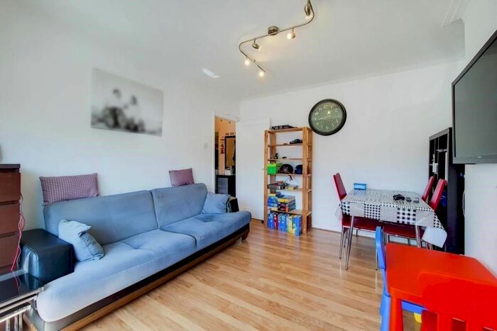 2 Bedroom Flat To Rent In Manor Court, York Way, Whetstone, N20