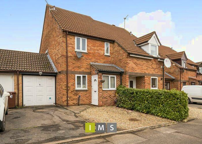 2 Bedroom Terraced House To Rent In Overstrand Close, Bicester, OX26