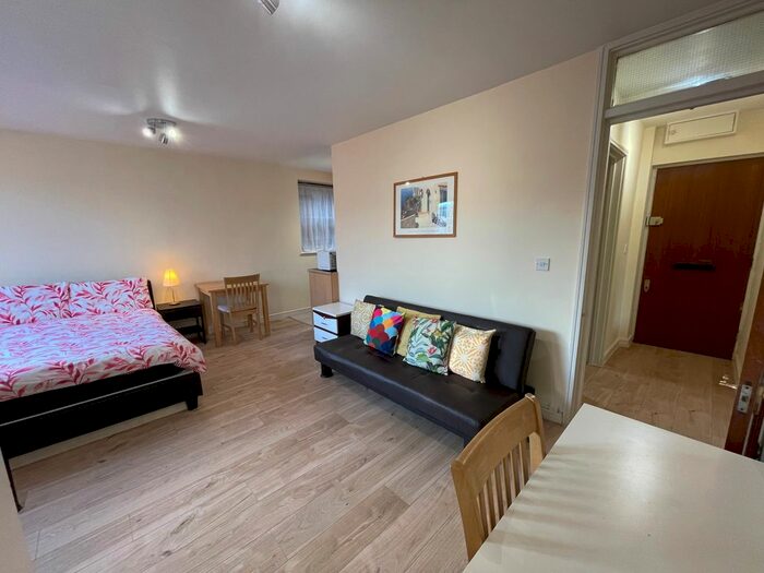 Studio To Rent In Cromwell Road, London, SW5