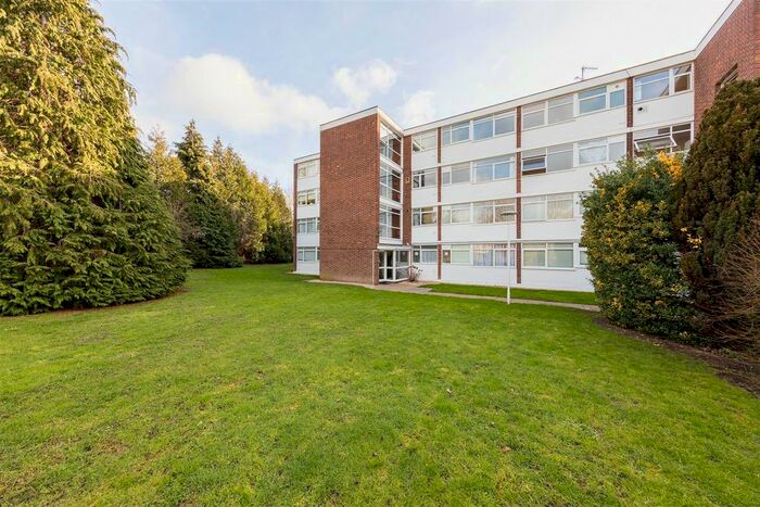 2 Bedroom Flat To Rent In River Close, London, E11