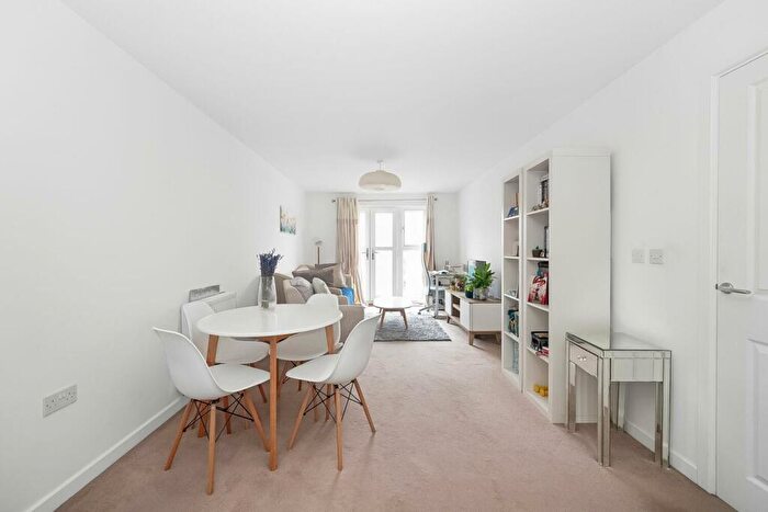 1 Bedroom Apartment For Sale In Worcester Close, Penge, London, SE20
