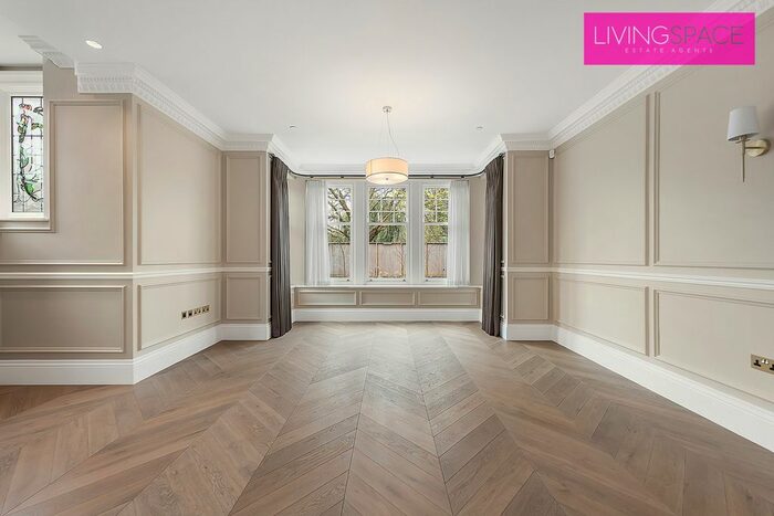 2 Bedroom Flat To Rent In Dury Road, Hadley Wood, EN5