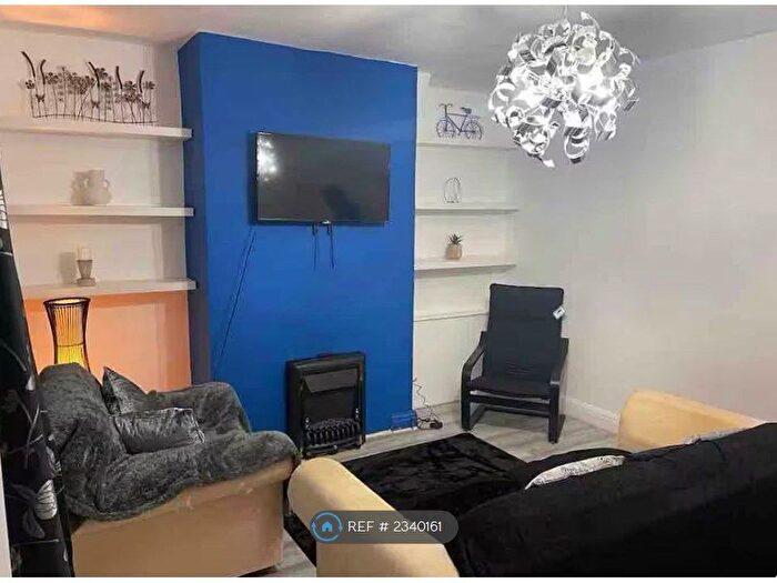 3 Bedroom Semi-Detached House To Rent In Manchester, Stockport, SK7