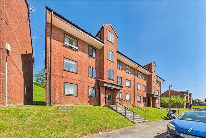 2 Bedroom Apartment For Sale In Tippett Rise, Reading, Berkshire, RG2