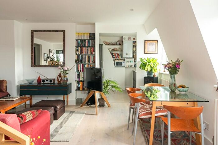 2 Bedroom Penthouse To Rent In Herne Hill Road, London, SE24