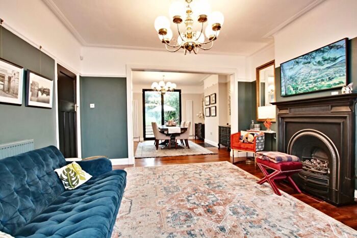 3 Bedroom Semi Detached House To Rent In Valley Road, Bromley, BR2