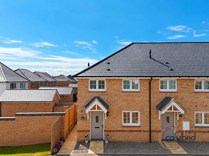 3 Bedroom End Of Terrace House For Sale In Dowsett Drive, Silver End, CM8