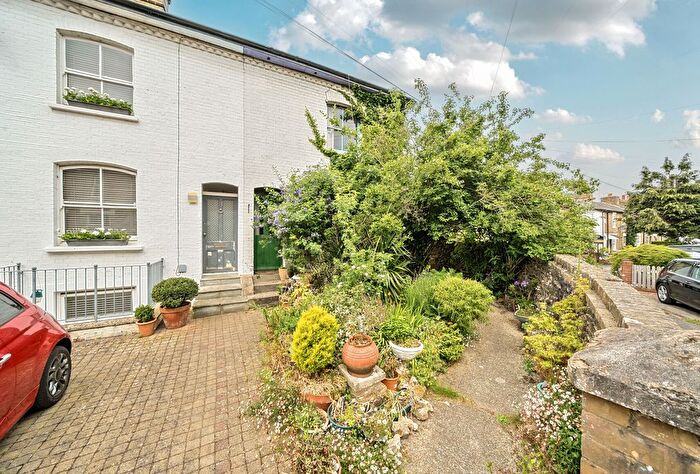 2 Bedroom End Terrace House For Sale In Prospect Road, Sevenoaks, Kent, TN13