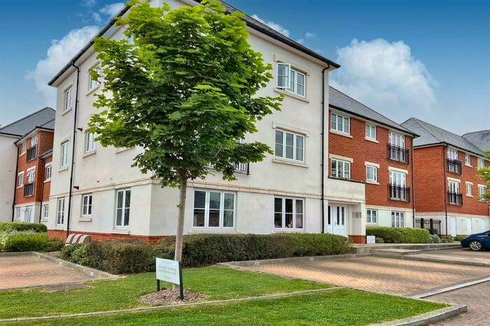 2 Bedroom Apartment To Rent In Longhurst House, Scholars Walk, Horsham, RH12