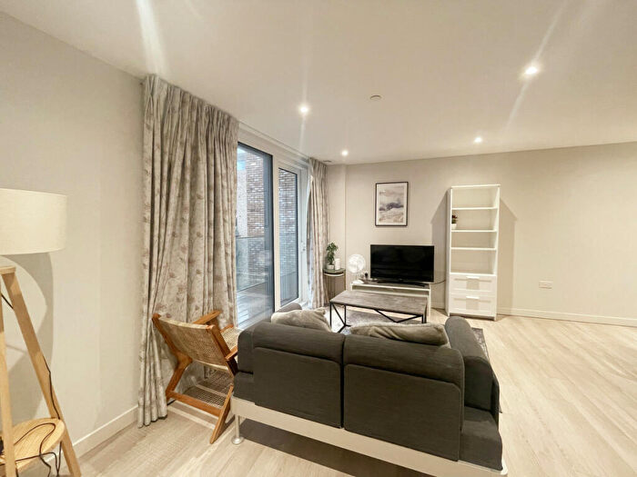 3 Bedroom Apartment To Rent In Goldcrest Building, Woodberry Down, N4