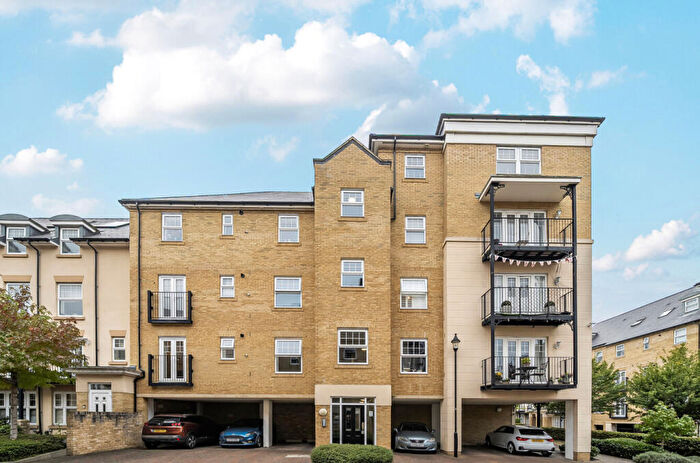 2 Bedroom Apartment For Sale In Renwick Drive, Bromley, Kent, BR2