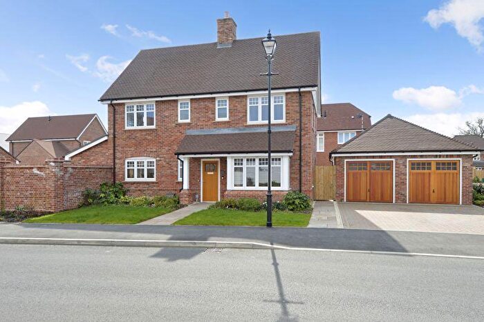 4 Bedroom Detached House For Sale In Lorimer Avenue, Cranleigh, GU6