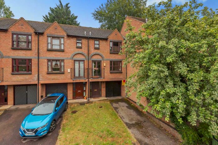 2 Bedroom Town House To Rent In Green Ridges, Headington, OX3