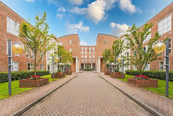 2 Bedroom Flat To Rent In Manbre Road, Hammersmith, W6