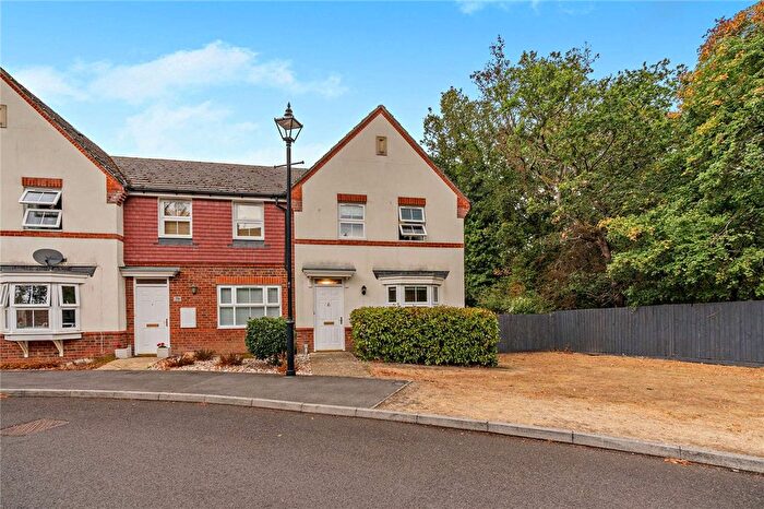 3 Bedroom End Of Terrace House For Sale In Mandarin Drive, Newbury, Berkshire, RG14