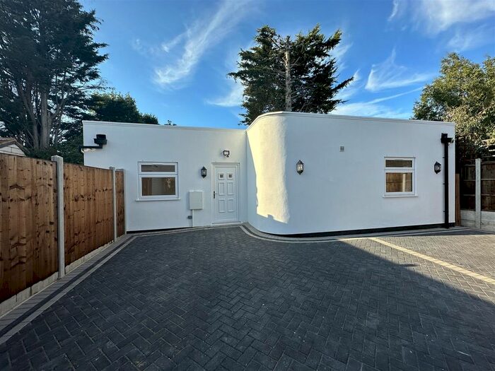 1 Bedroom Detached Bungalow To Rent In St. Marys Lane, Upminster, RM14