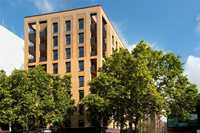 2 Bedroom Flat To Rent In 23 Forest Road, London E17