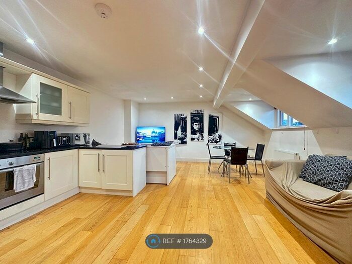 1 Bedroom Flat To Rent In Nightingale House, London, SW9