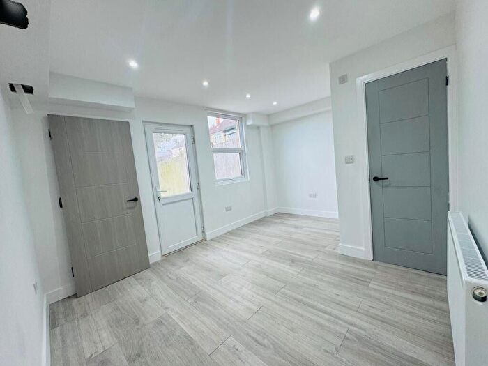 4 Bedroom Terraced House To Rent In King Street, Gillingham, Kent, ME7