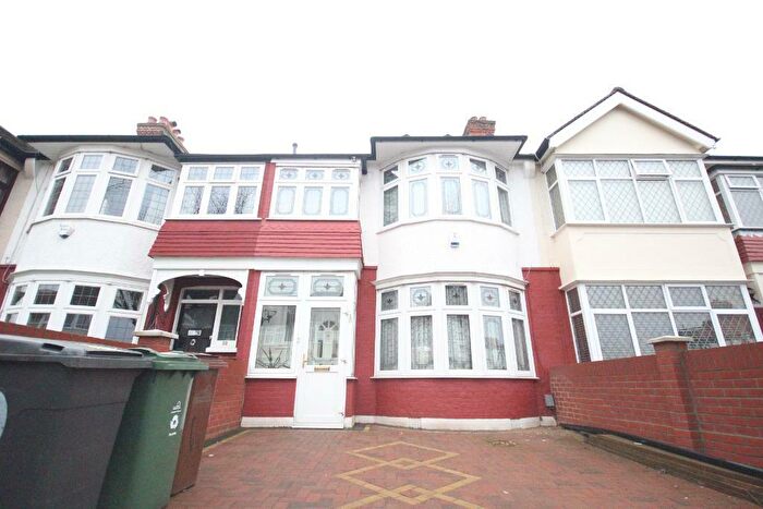 3 Bedroom Terraced House To Rent In Cranston Gardens, Chingford, London, E4