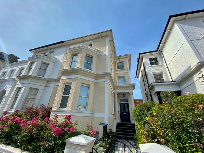 1 Bedroom Ground Flat To Rent In Chiswick Place, Eastbourne, BN21