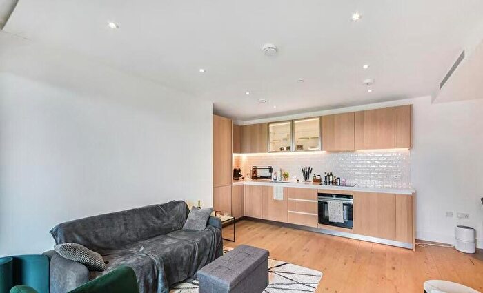 1 Bedroom Apartment For Sale In Radley House, Powd, Battersea Park, SW11