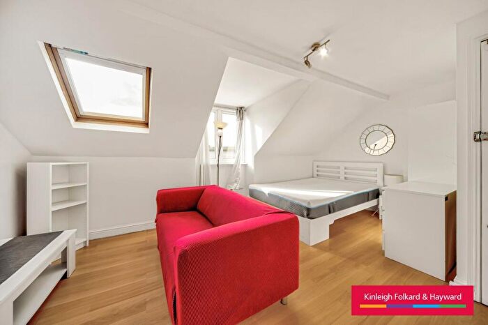 Flat To Rent In Brockley Road, London, SE4