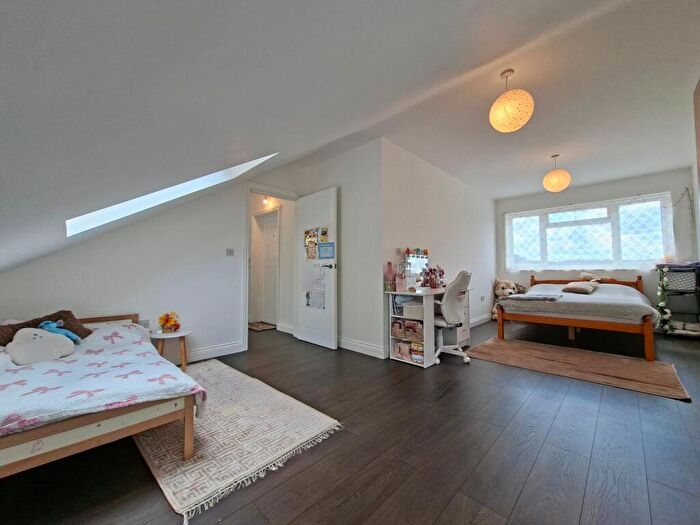 1 Bedroom Apartment To Rent In Lilac Mews, London, N22