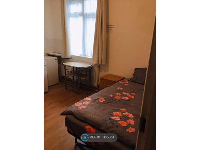 Studio To Rent In Sutherland Road, London, N17