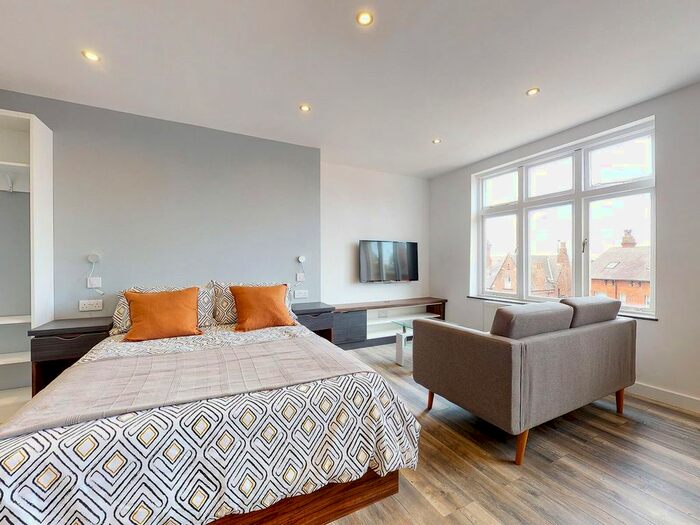 Studio To Rent In Apt, Hyde Terrace #, LS2