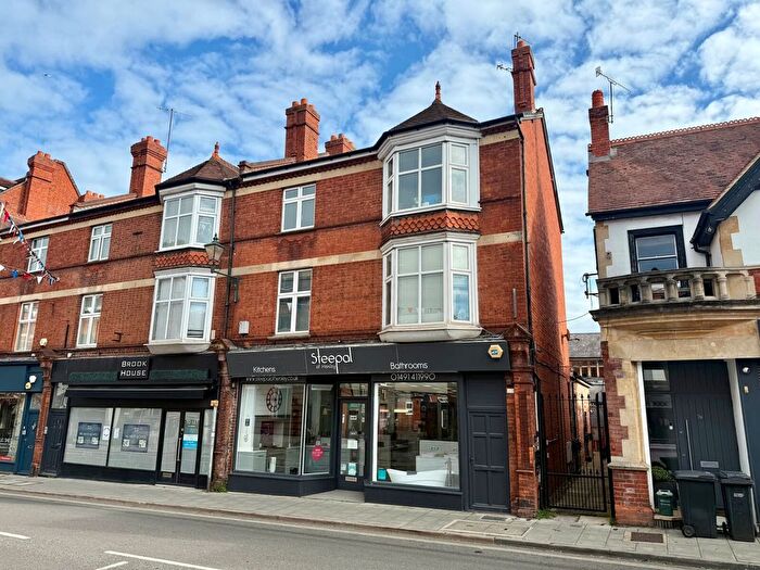 1 Bedroom Flat For Sale In Reading Road, Henley-On-Thames, Oxfordshire, RG9