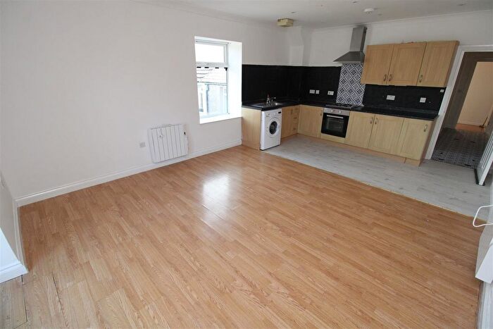 2 Bedroom Flat To Rent In Flat, Bridgend Road, Maesteg, CF34