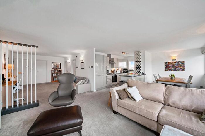 2 Bedroom Apartment To Rent In River House, The Terrace, London, SW13