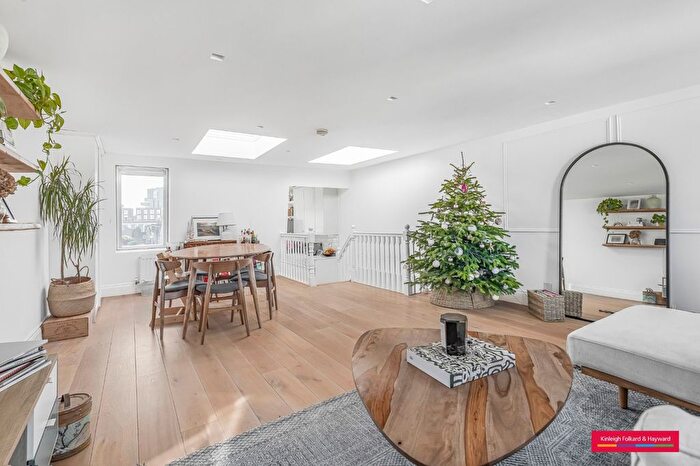 3 Bedroom Flat To Rent In Stephendale Road, London, SW6