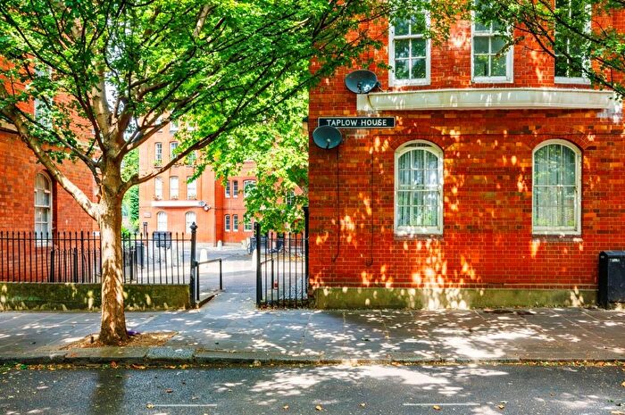 3 Bedroom Flat To Rent In Palissy Street, London, E2
