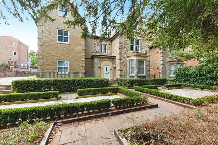 3 Bedroom Flat For Sale In Epsom Road, Guildford, Surrey, GU1