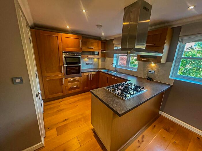 3 Bedroom Town House To Rent In Royal Victoria Park, Bristol, BS10