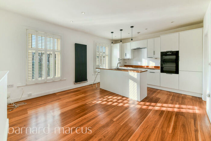 3 Bedroom Duplex To Rent In Dagmar Road, Stroud Green, N4