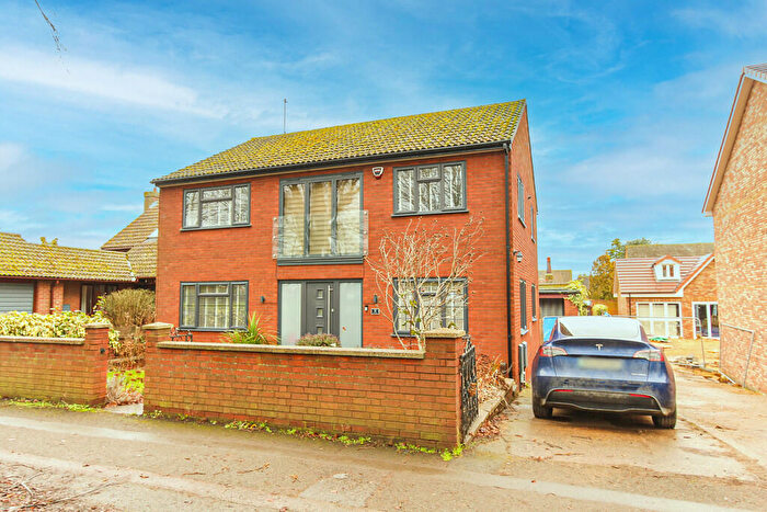 4 Bedroom Detached House For Sale In Cross Road, Wellingborough, NN8